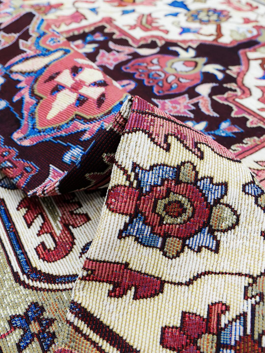 Multicolour vloerkleed met een gedetailleerd patroon en rand