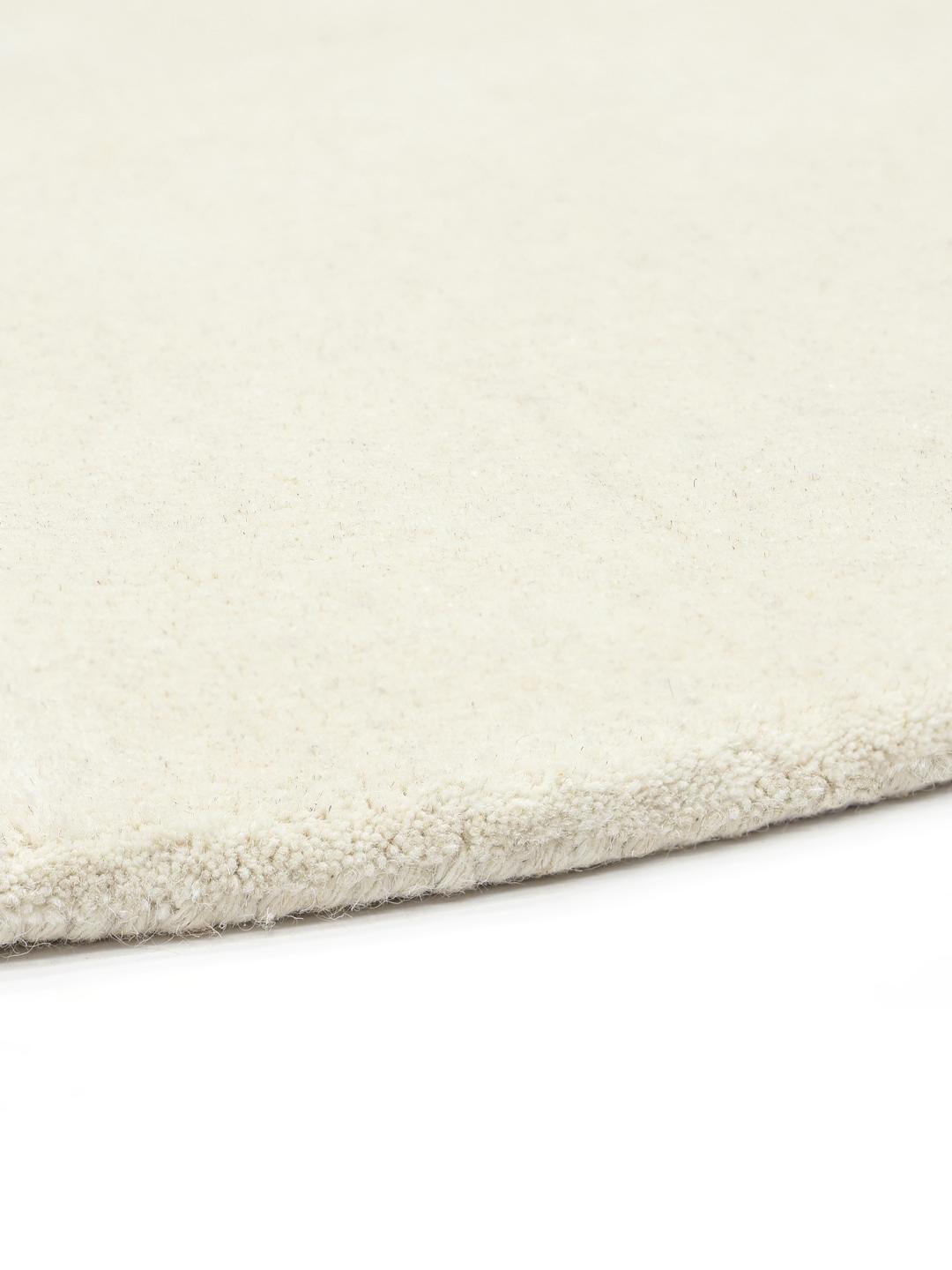 Tapis blanc irrégulier