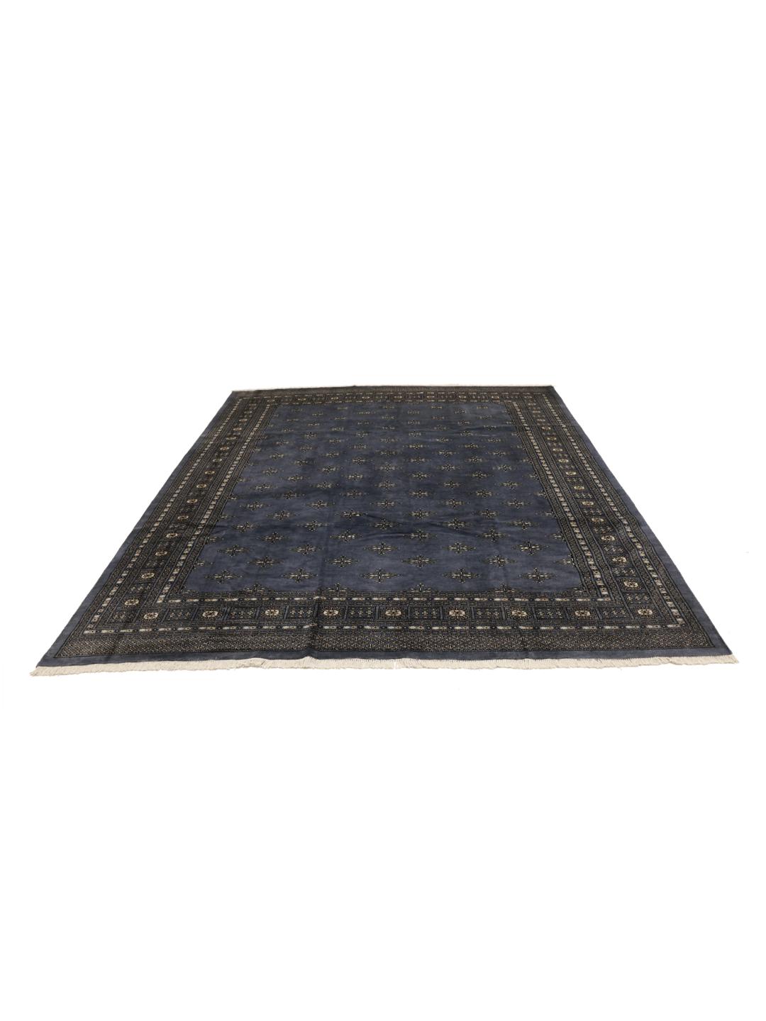 Hand-knotted Pakistani rug in grey with traditional geometric motifs