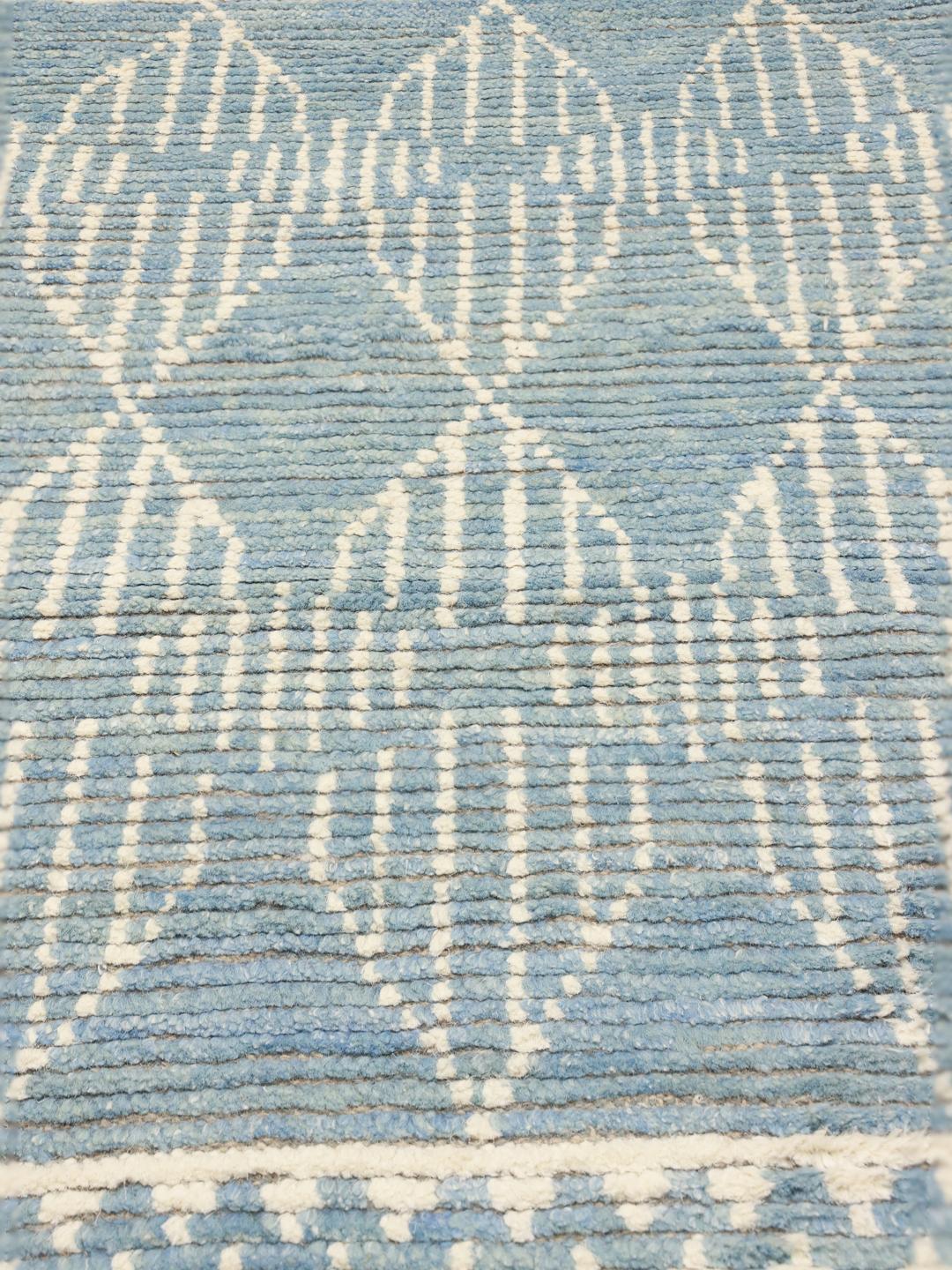 Handgeknoopt Afghaans tapijt met geometrische patronen in blauw en crème