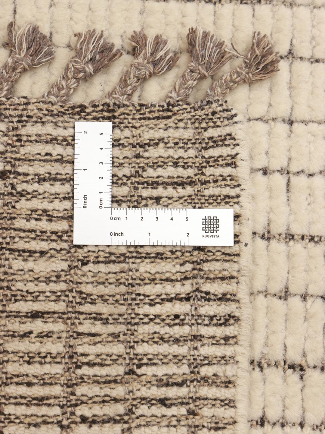 Håndknyttet afghansk tæppe med et minimalistisk ternmønster i beige