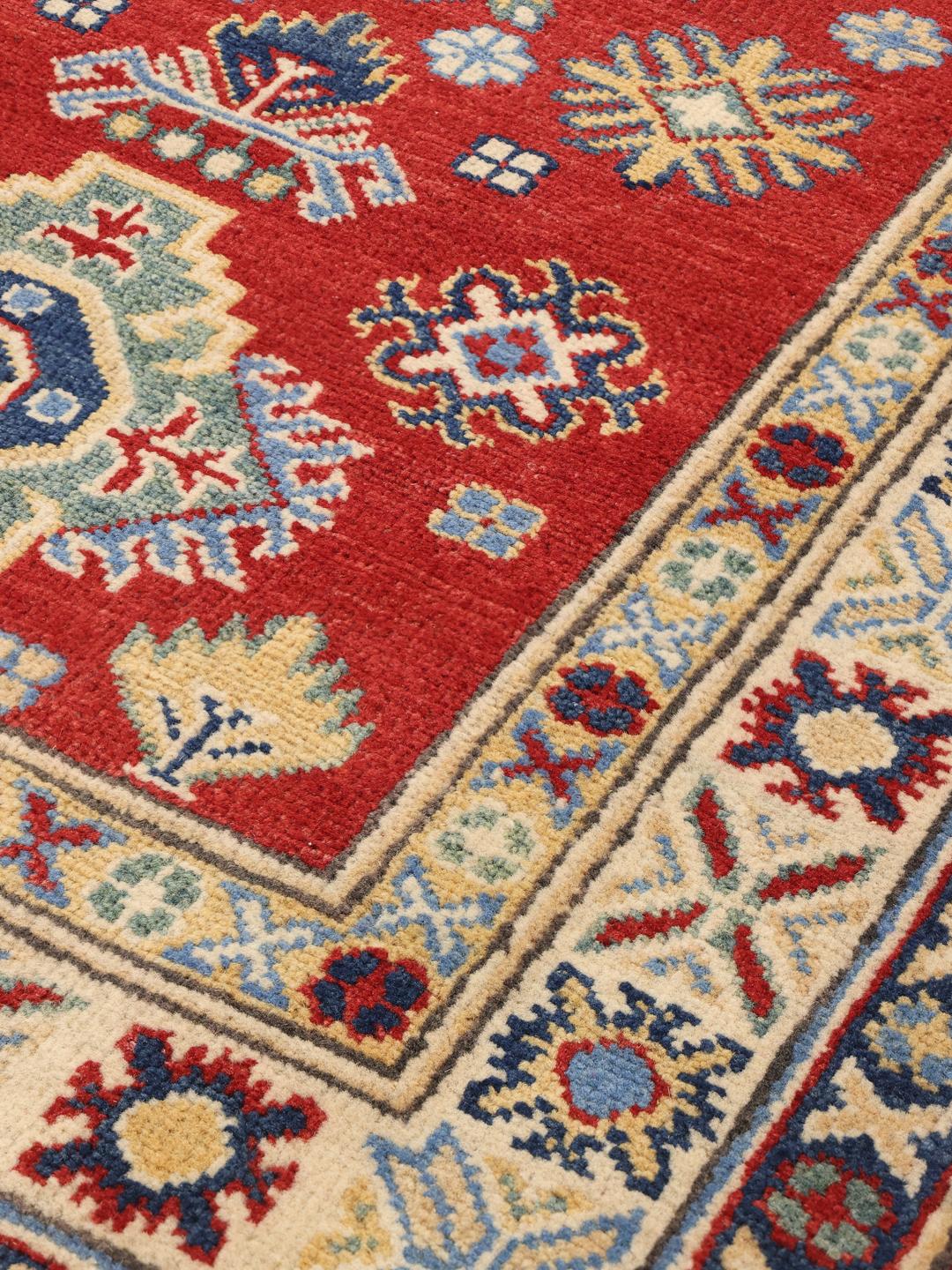 Handgeknüpfter Kazak Läufer aus Afghanistan in Rot, Blau und Beige
