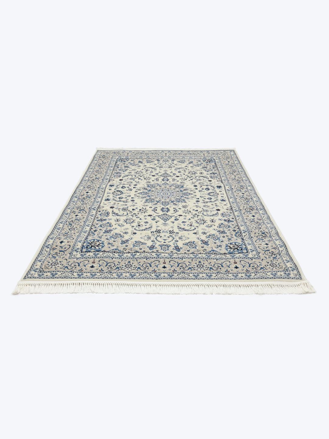 Beige en lichtblauw tapijt met een klassiek medaillonontwerp