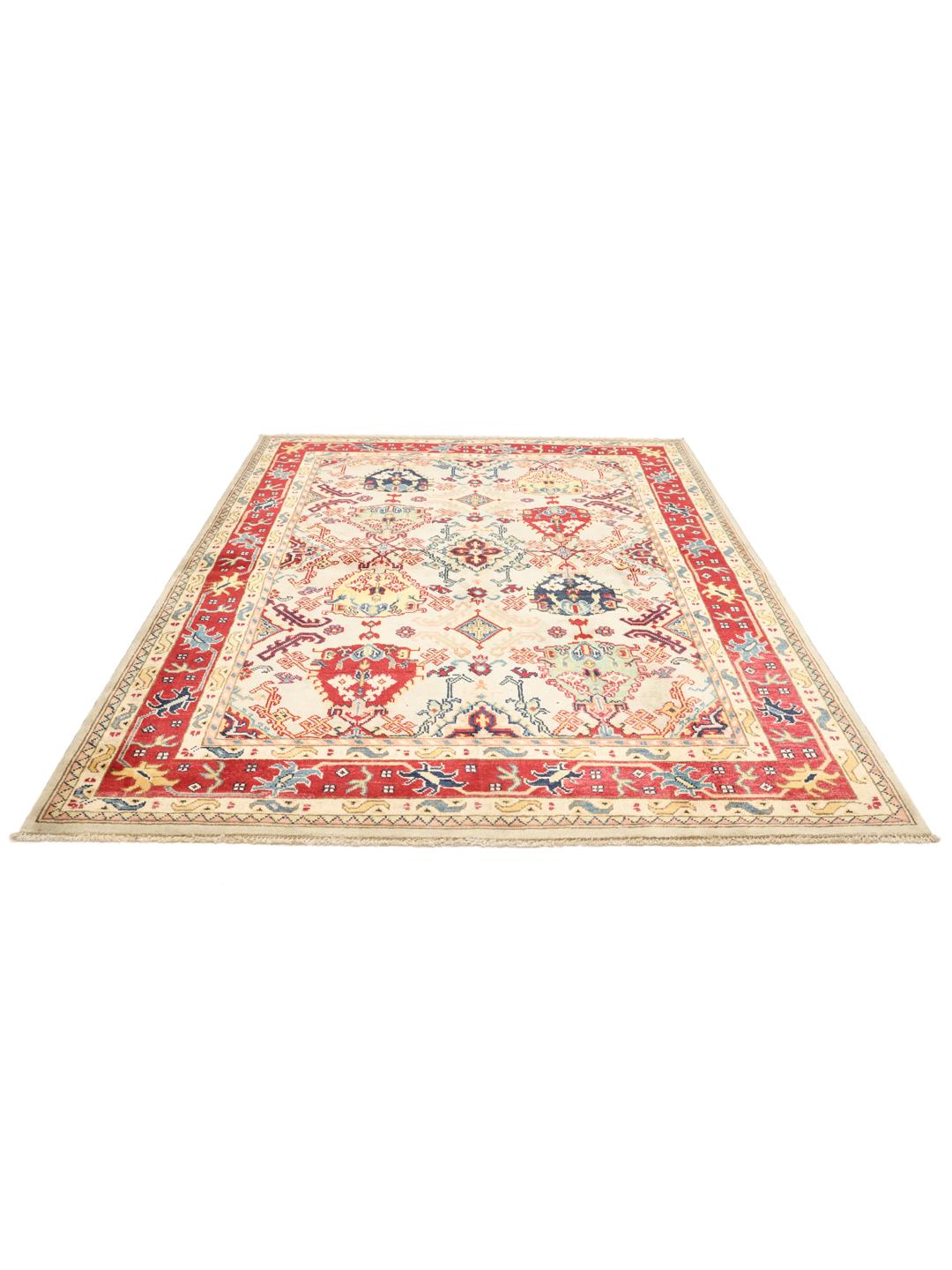 Tapis afghan noué à la main avec des motifs géométriques colorés sur un fond clair