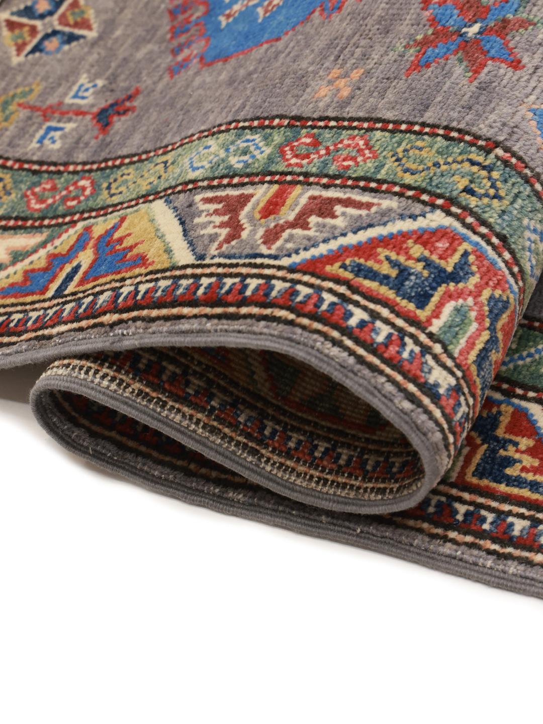 Covor tip runner Kazak înnodat manual din Afganistan cu design geometric gri și multicolor