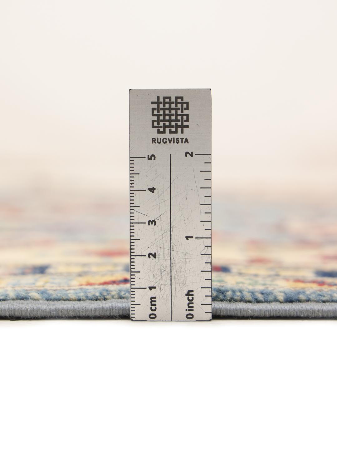 Ręcznie tkany afgański chodnik z geometrycznymi wzorami w kolorze niebieskim.