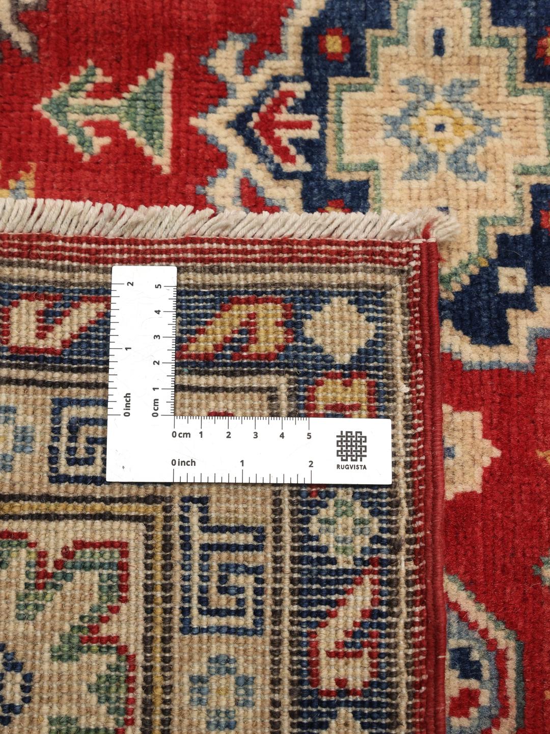 Covor afgan Kazak înnodat manual cu câmp roșu și medalioane geometrice