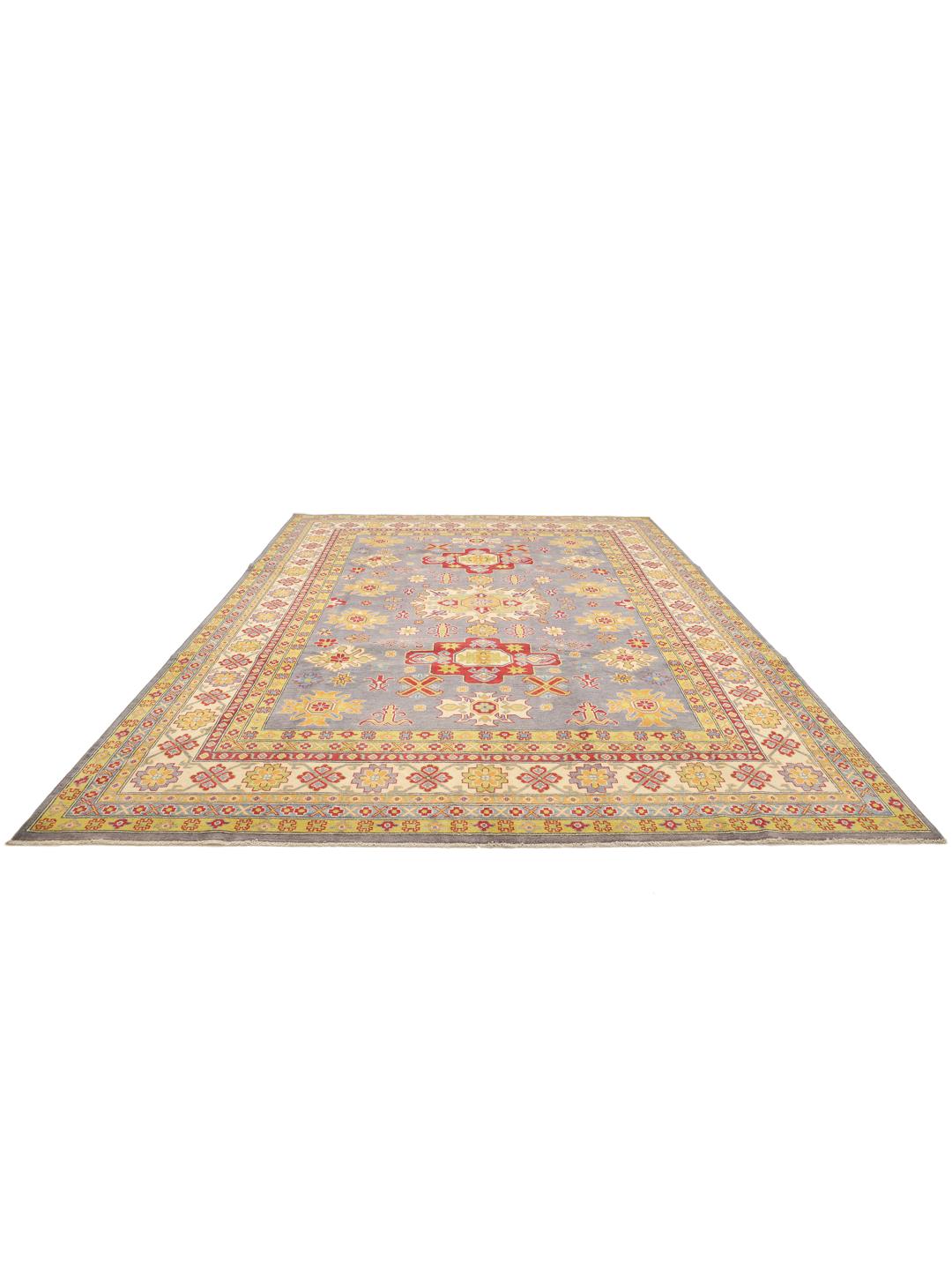 Alfombra afgana Kazak anudada a mano con un campo azul y patrones de medallones geométricos.