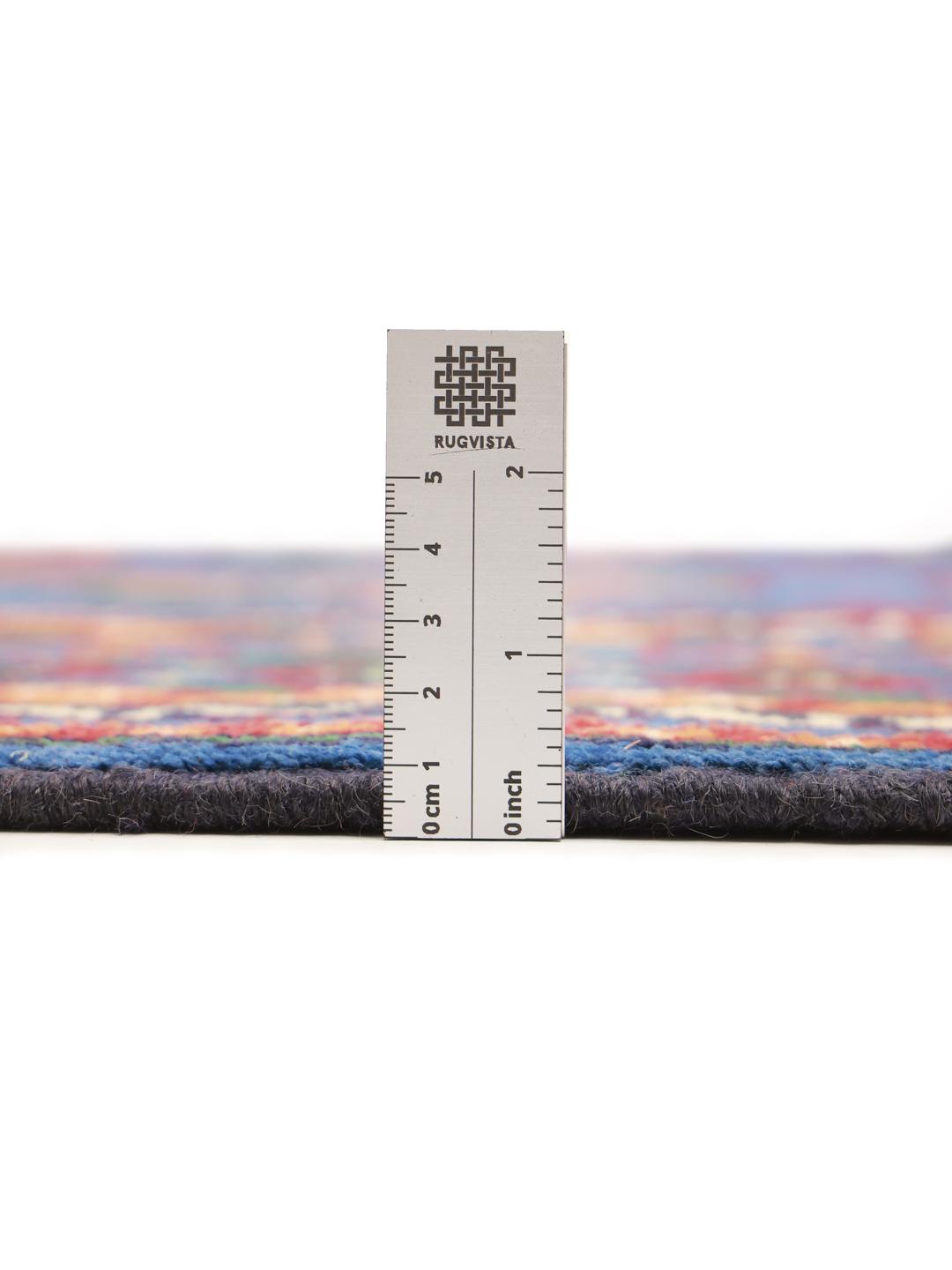 Handgeknoopt Afghan tapijt met een blauw veld en traditionele motieven