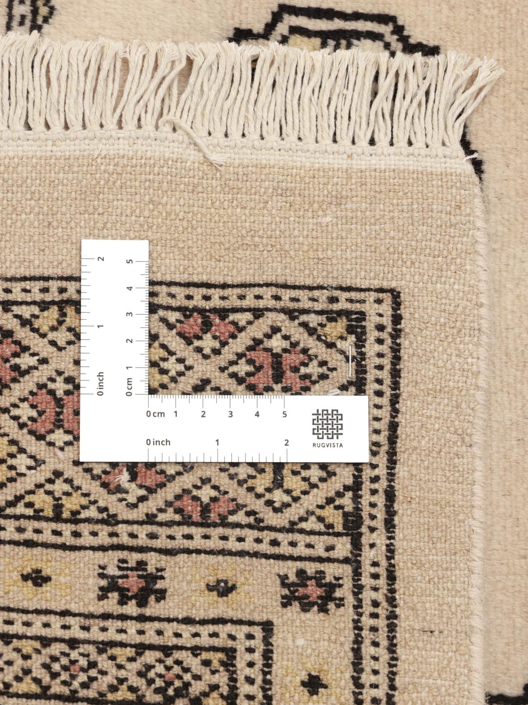 Håndknyttet kvadratisk Pakistan Bokhara 2ply tæppe i beige med traditionelle gul-motiver.