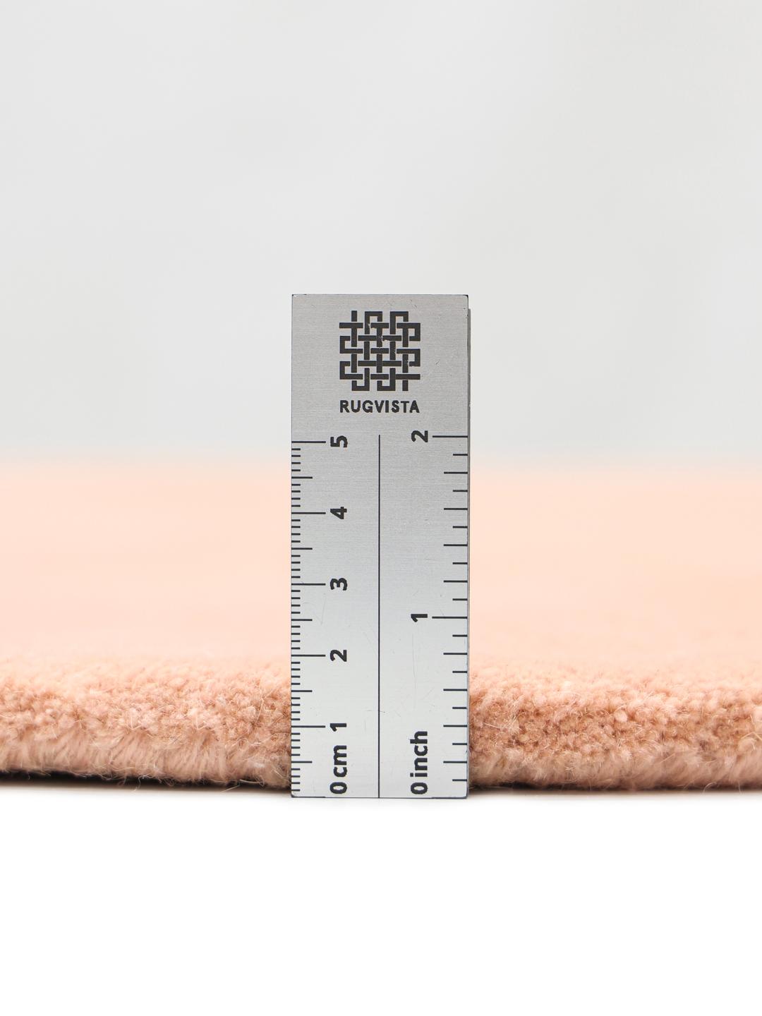 Onregelmatig roze tapijt met een zachte wollen pool