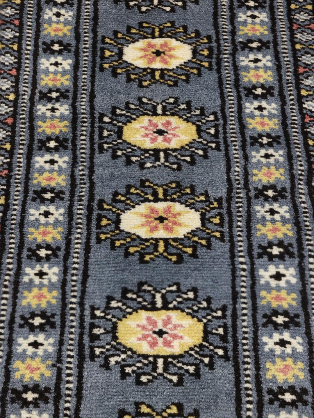 Handgeknoopt grijs Pakistan Bokhara tapijt met traditionele geometrische motieven