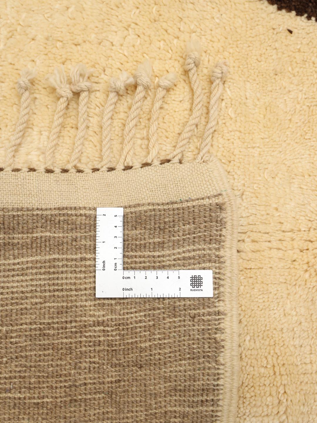 Handgeknoopt Marokkaans Berber Beni Ourain kleed met abstracte bruine en beige patronen