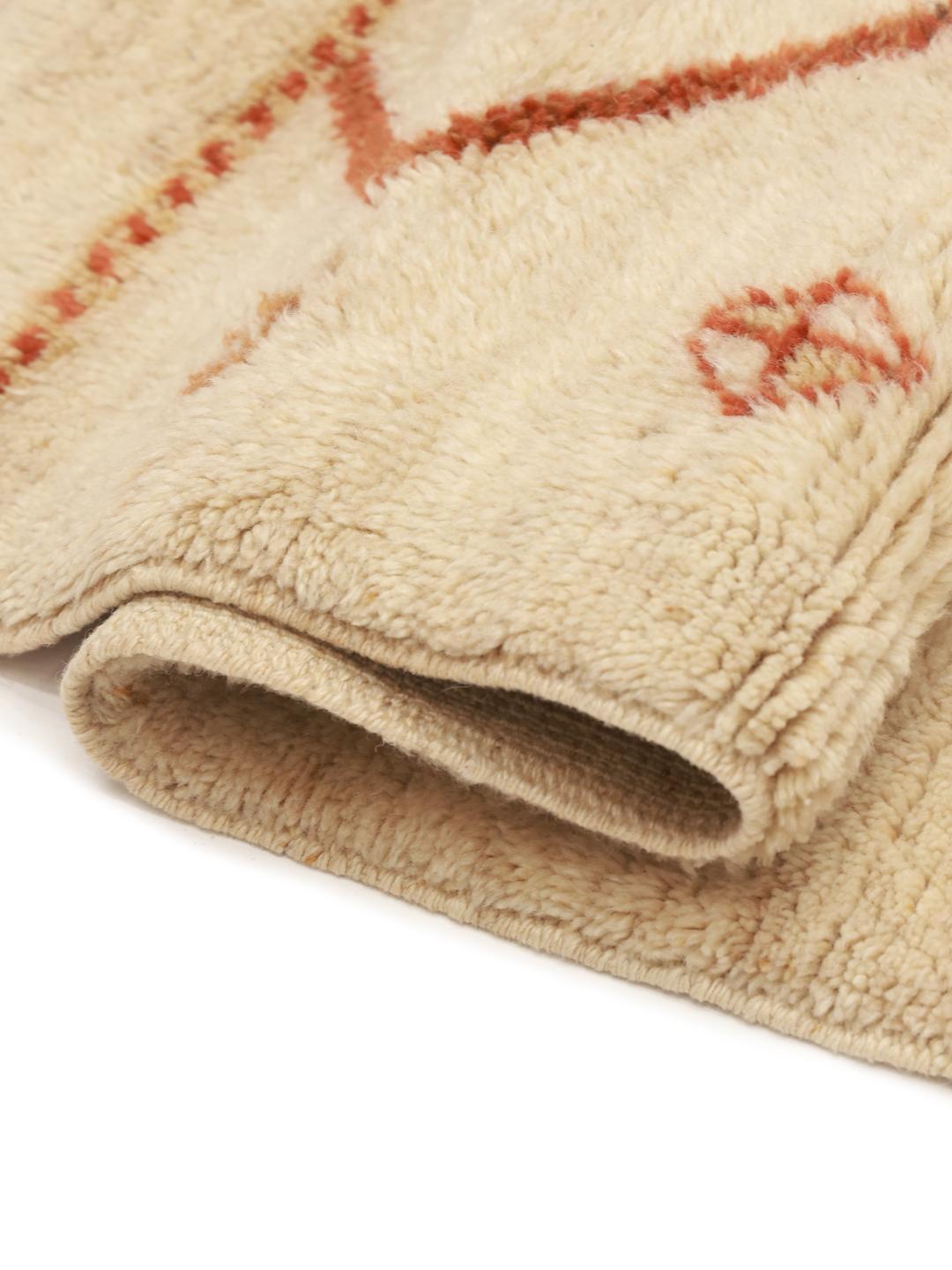 Håndknyttet beige marokkansk tæppe med zig-zag stammemotiver