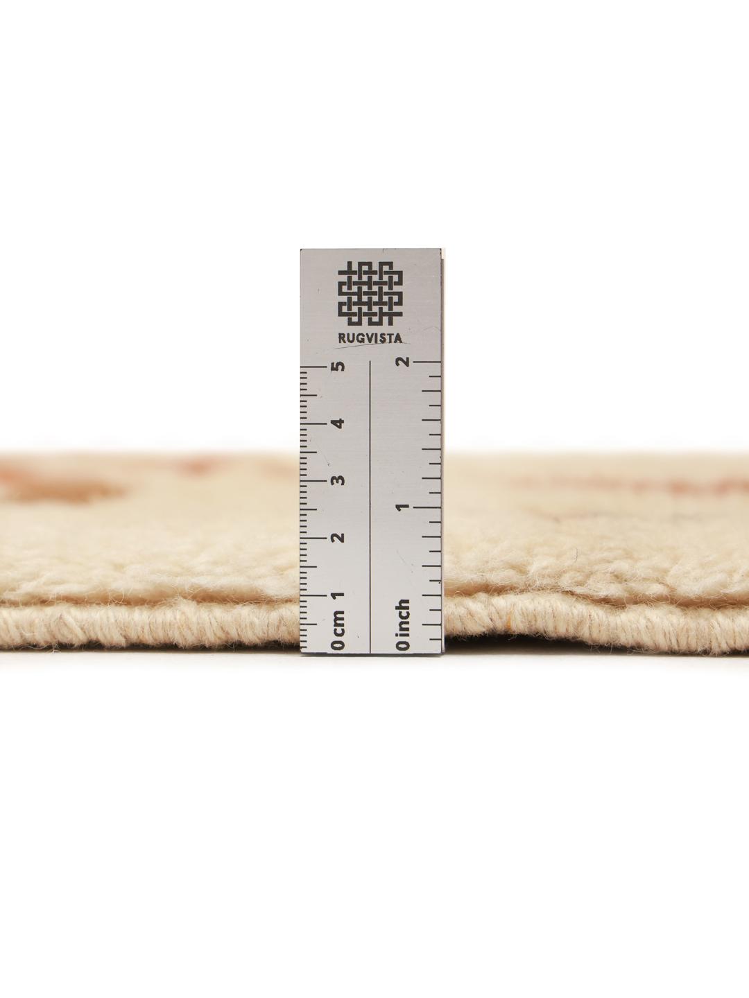 Håndknyttet beige marokkansk tæppe med zig-zag stammemotiver