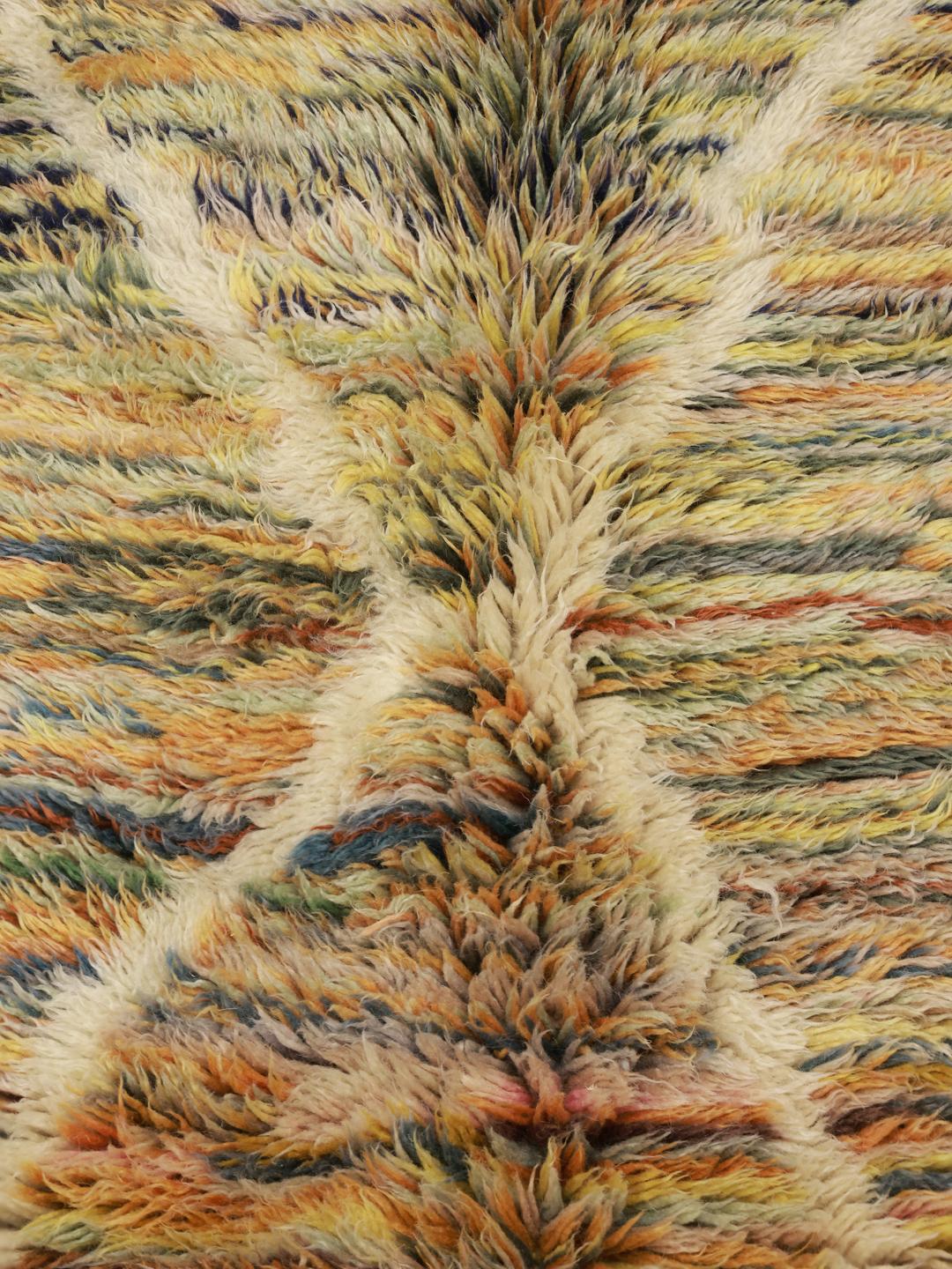 Met de hand geknoopt Berber Beni Ourain tapijt uit Marokko met een veelkleurig ruitpatroon