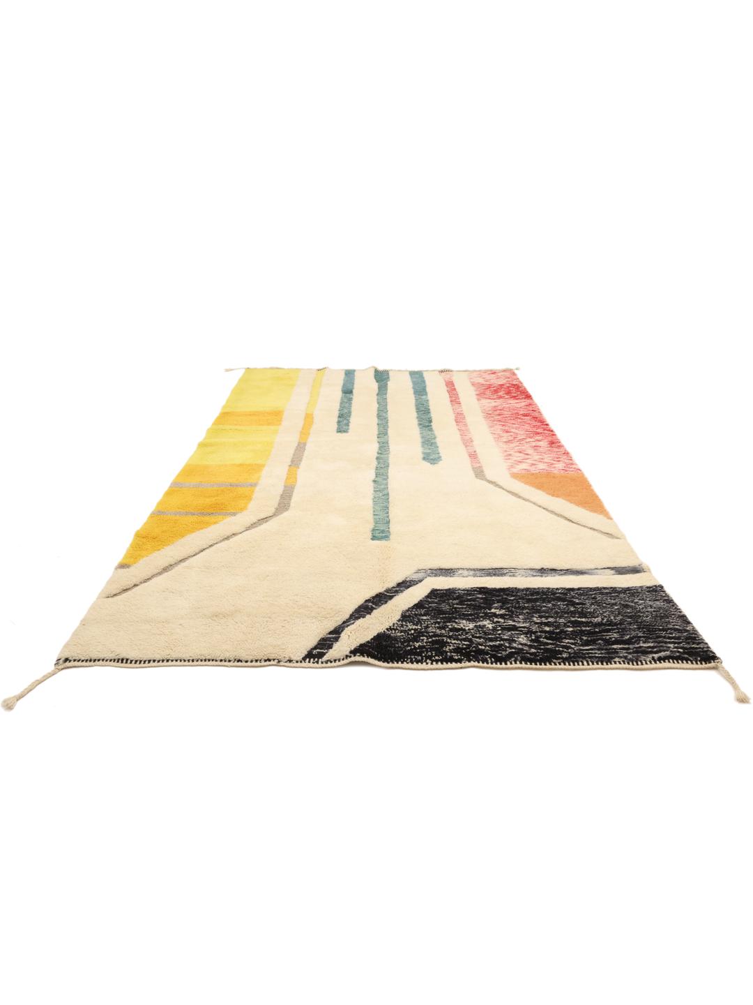 Een levendig Marokkaans Berber tapijt met abstracte veelkleurige strepen en geometrische vormen.