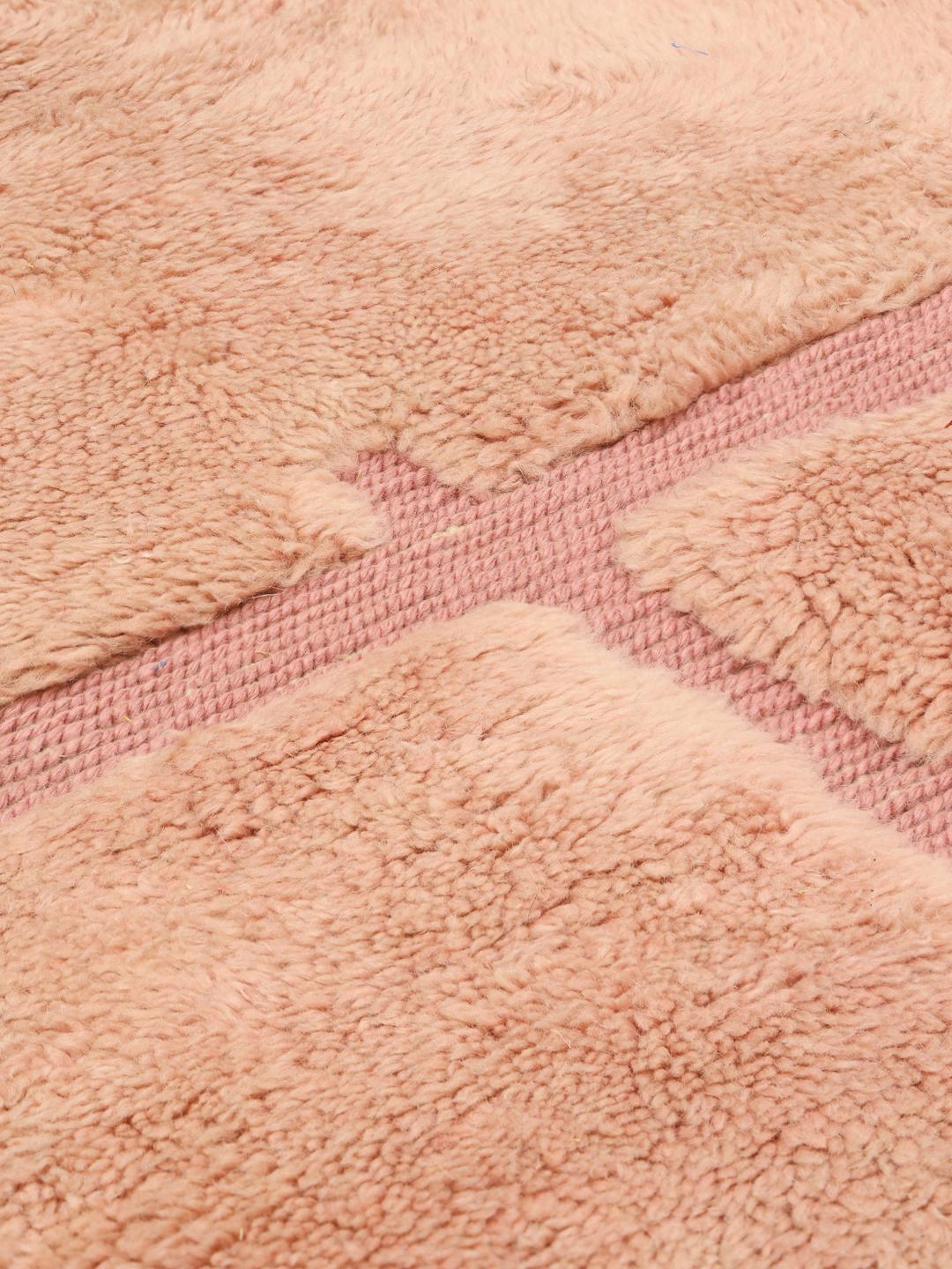 Håndknyttet marokkansk berber tæppe i pink med geometriske linjer