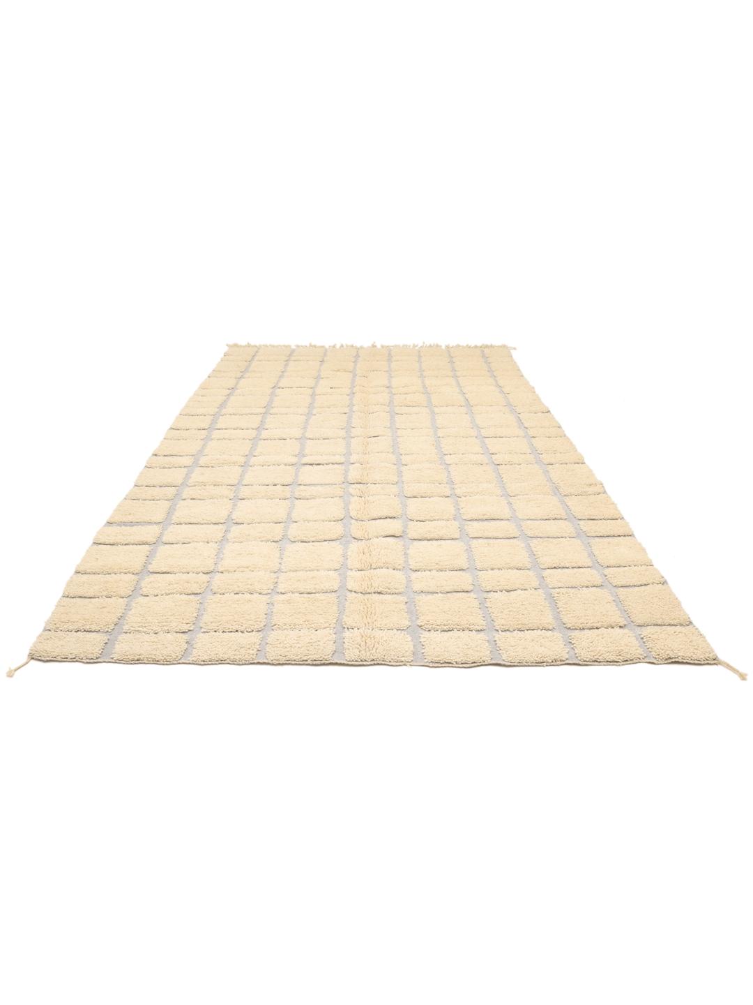 Tapis marocain en laine noué à la main avec un motif de grille beige et gris