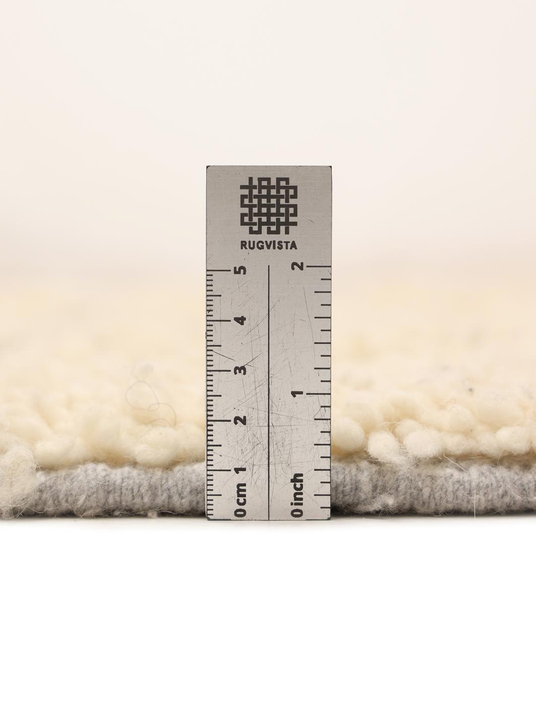 Tapis marocain en laine noué à la main avec un motif de grille beige et gris