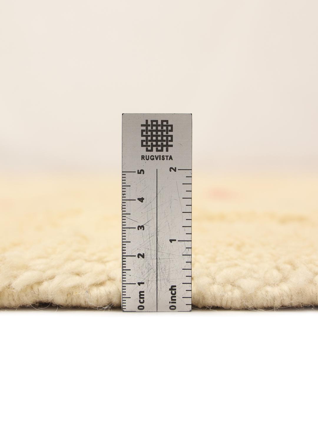 Håndknyttet marokkansk Beni Ourain-tæppe med en creme-farvet uldbund og minimalistiske røde geometriske linjer