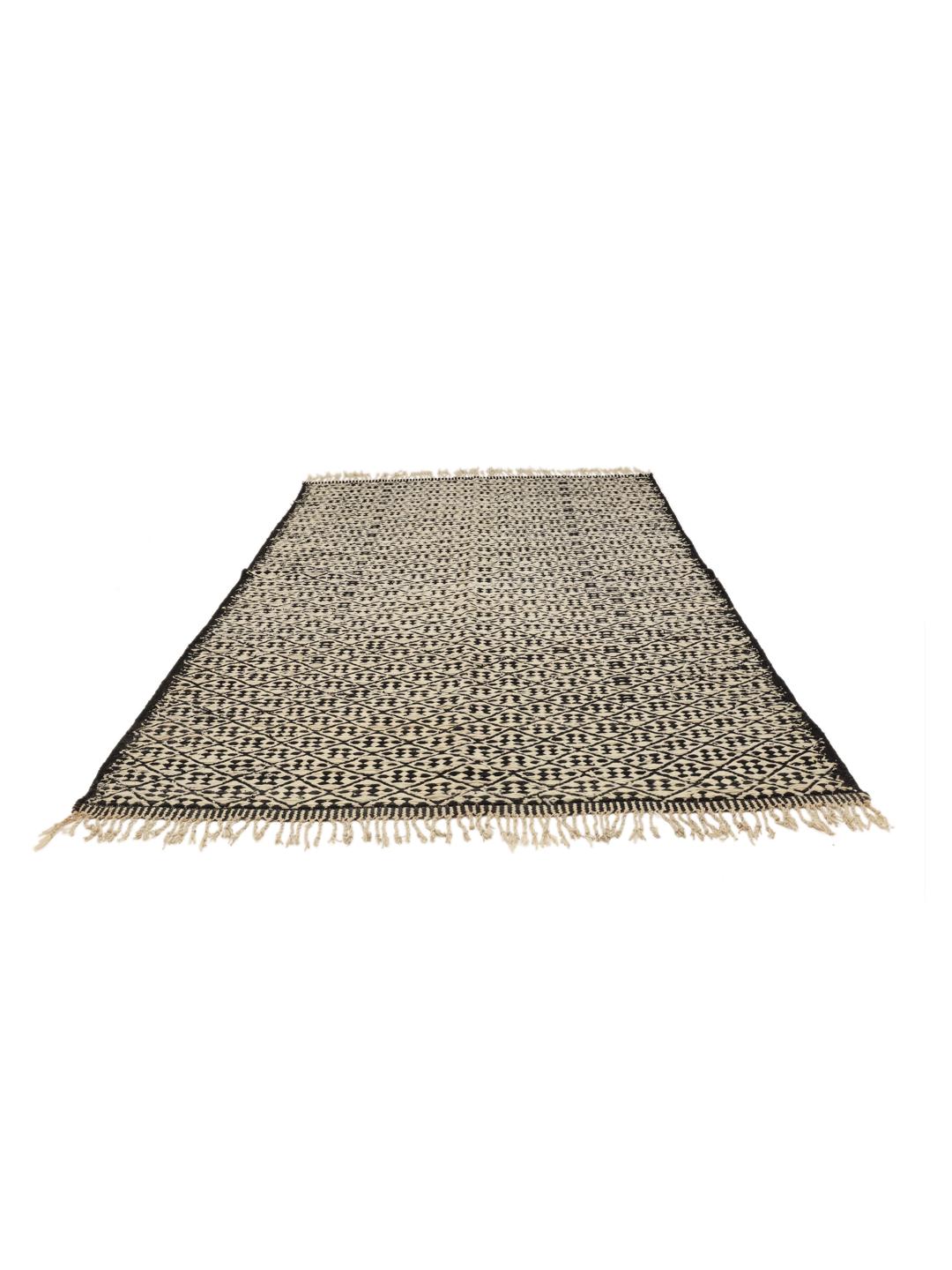 Tapis marocain tissé à la main avec un motif géométrique noir et beige