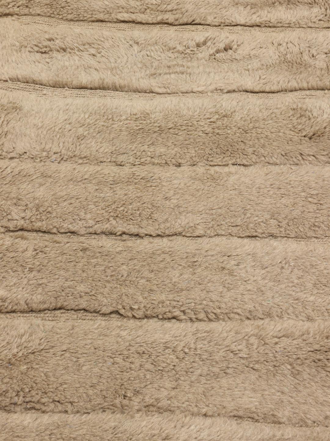 Handgeknoopt beige Marokkaans tapijt met een gestreept patroon