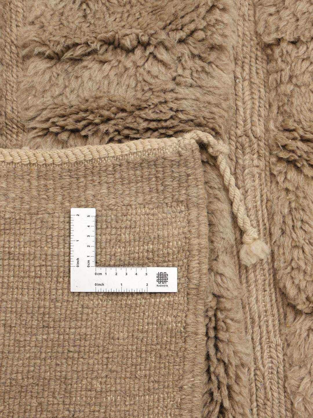 Handgeknoopt beige Marokkaans tapijt met een gestreept patroon