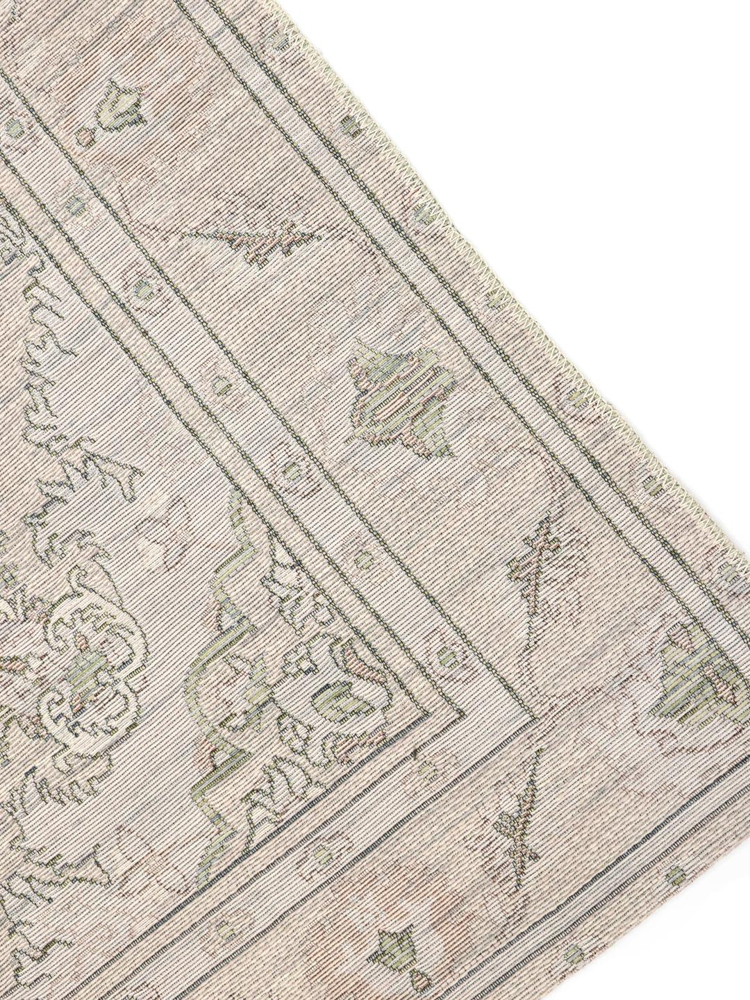 Beige tapijt met een traditioneel patroon