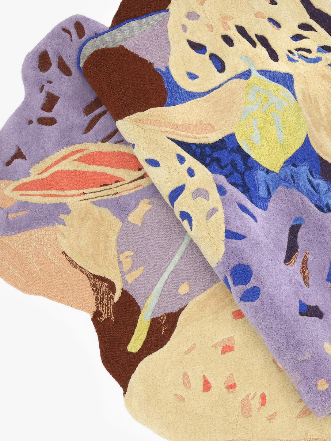 Onregelmatig gevormd multicolor wollen vloerkleed met abstracte organische patronen