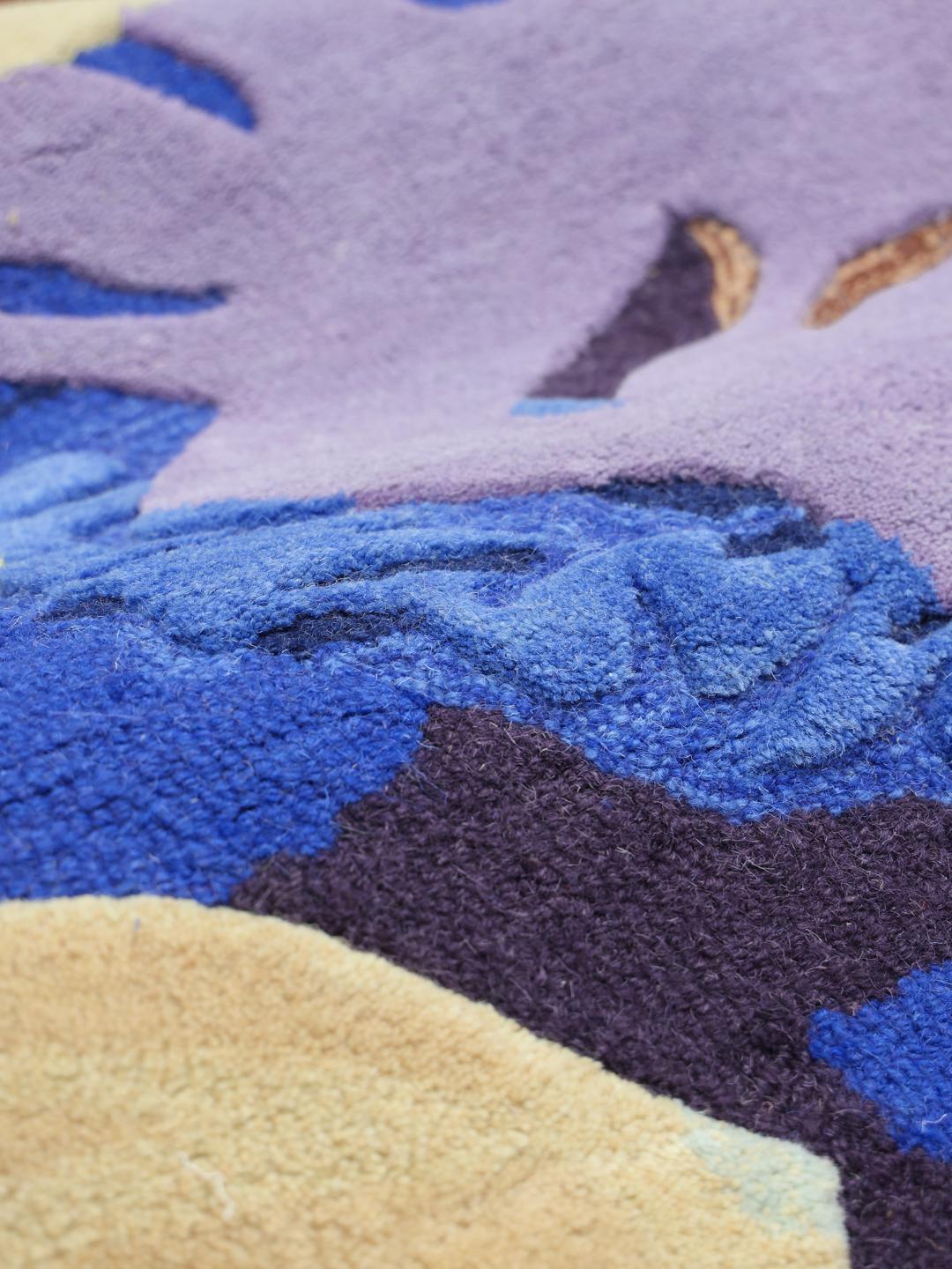 Onregelmatig gevormd multicolor wollen vloerkleed met abstracte organische patronen