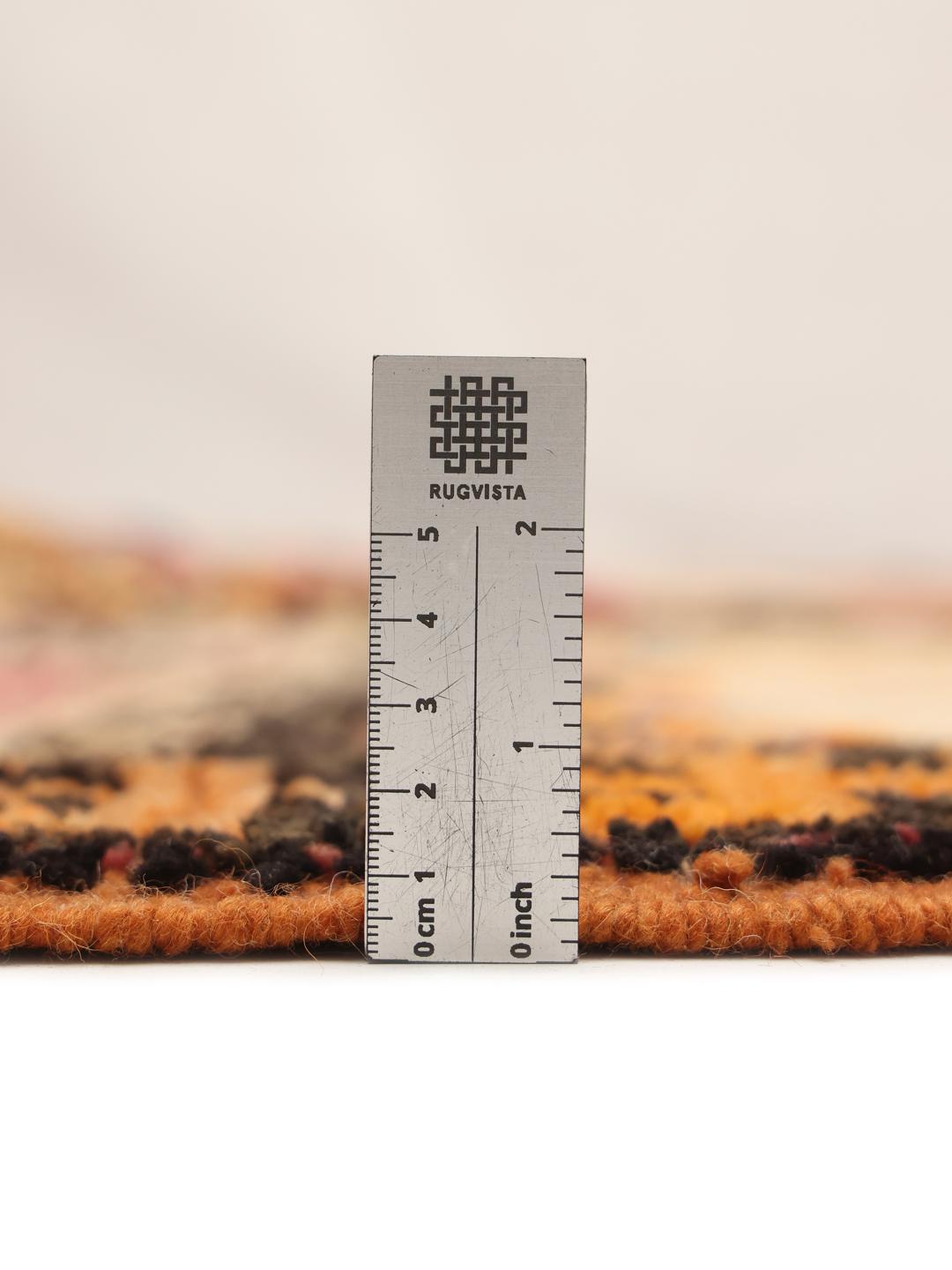 Vintage Berber Moroccan tæppe med geometriske stammemønstre i flerfarvet uld.