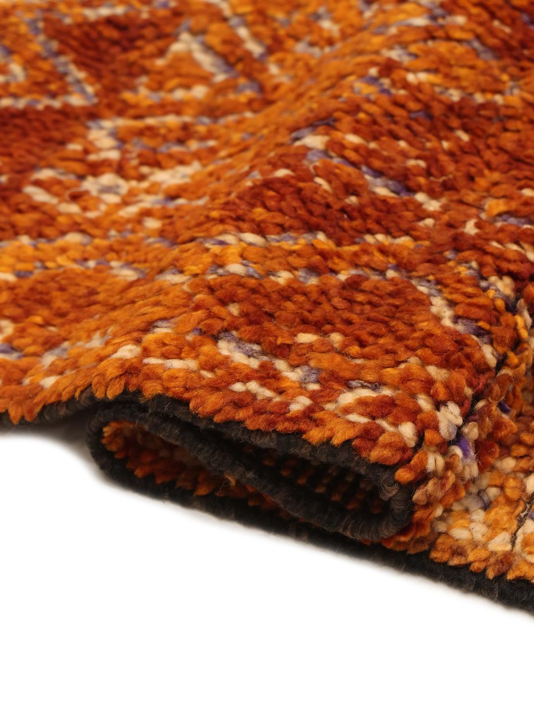 Vintage berber marokkansk tæppe med geometriske diamantmønstre i orange og brune nuancer