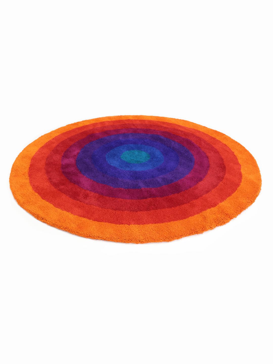 Rond tapijt met concentrische ringen in oranje en meerkleurige tinten