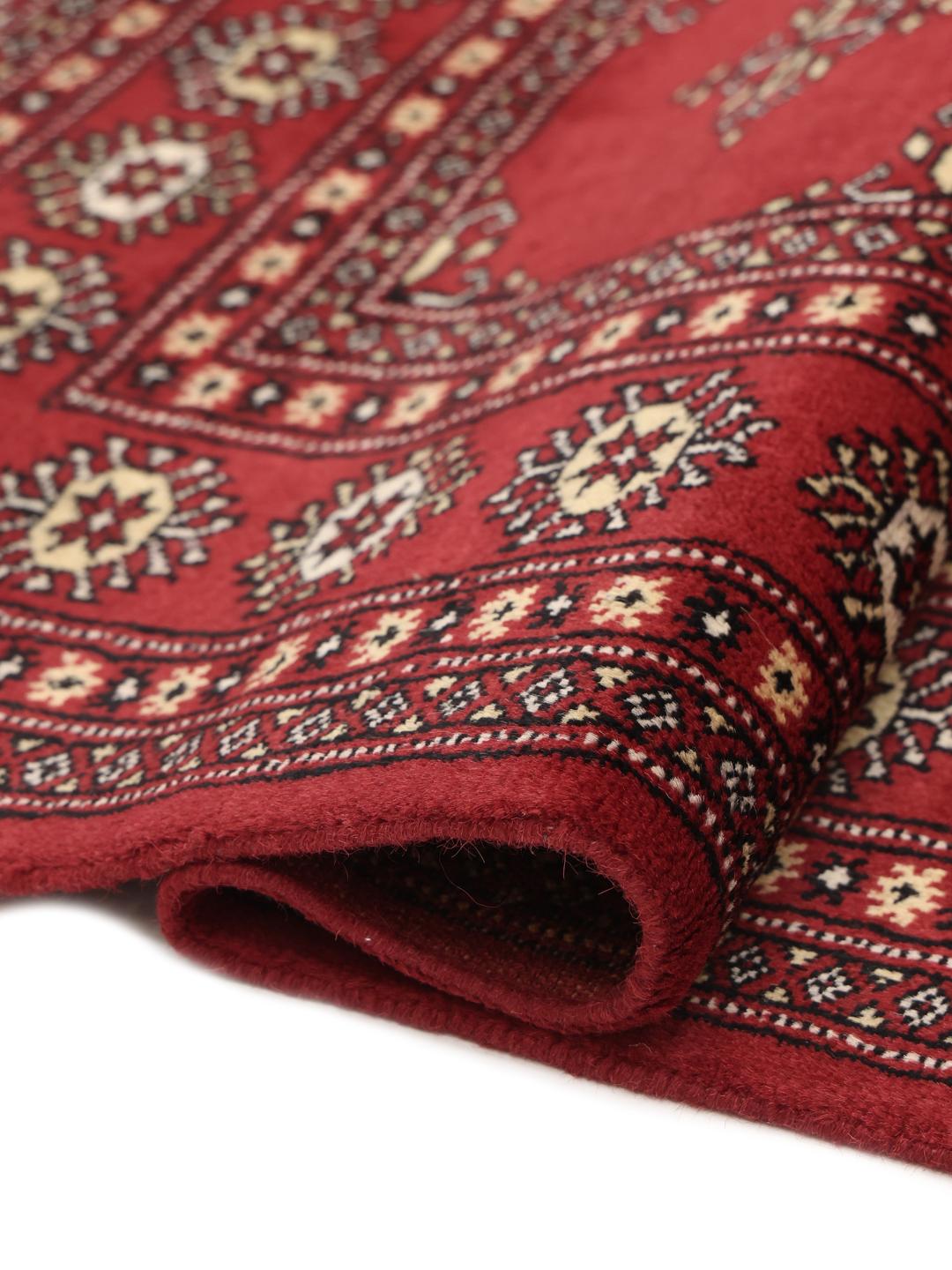 Handgeknoopt donkerrood Bokhara tapijt uit Pakistan met geometrische motieven