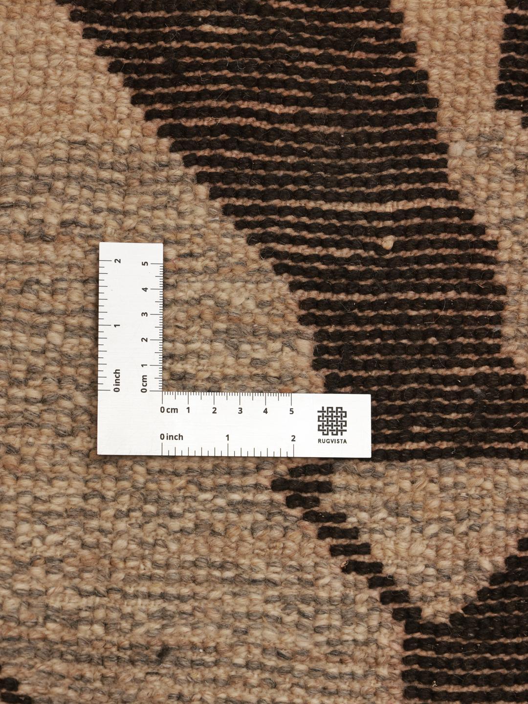 Met de hand geknoopt Berber Beni Ourain kleed uit Marokko met geometrische patronen in beige en donkergrijs