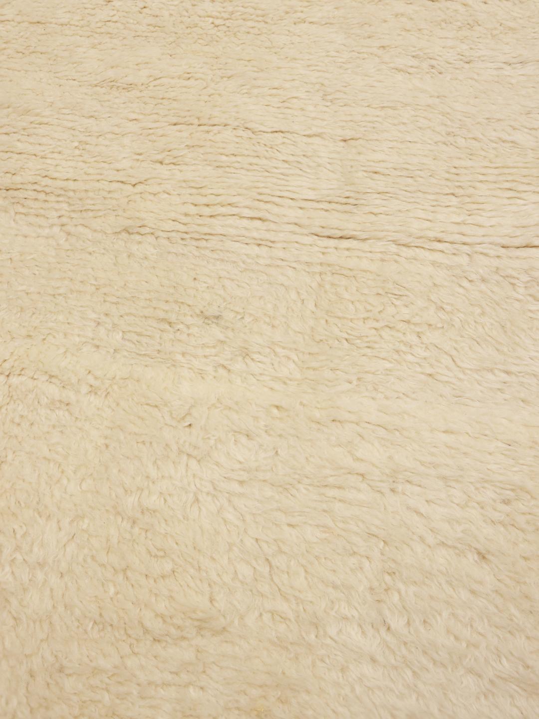 Tapis marocain carré noué à la main dans un ton beige naturel