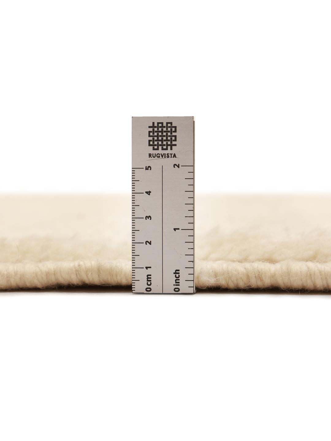 Tapis marocain carré noué à la main dans un ton beige naturel