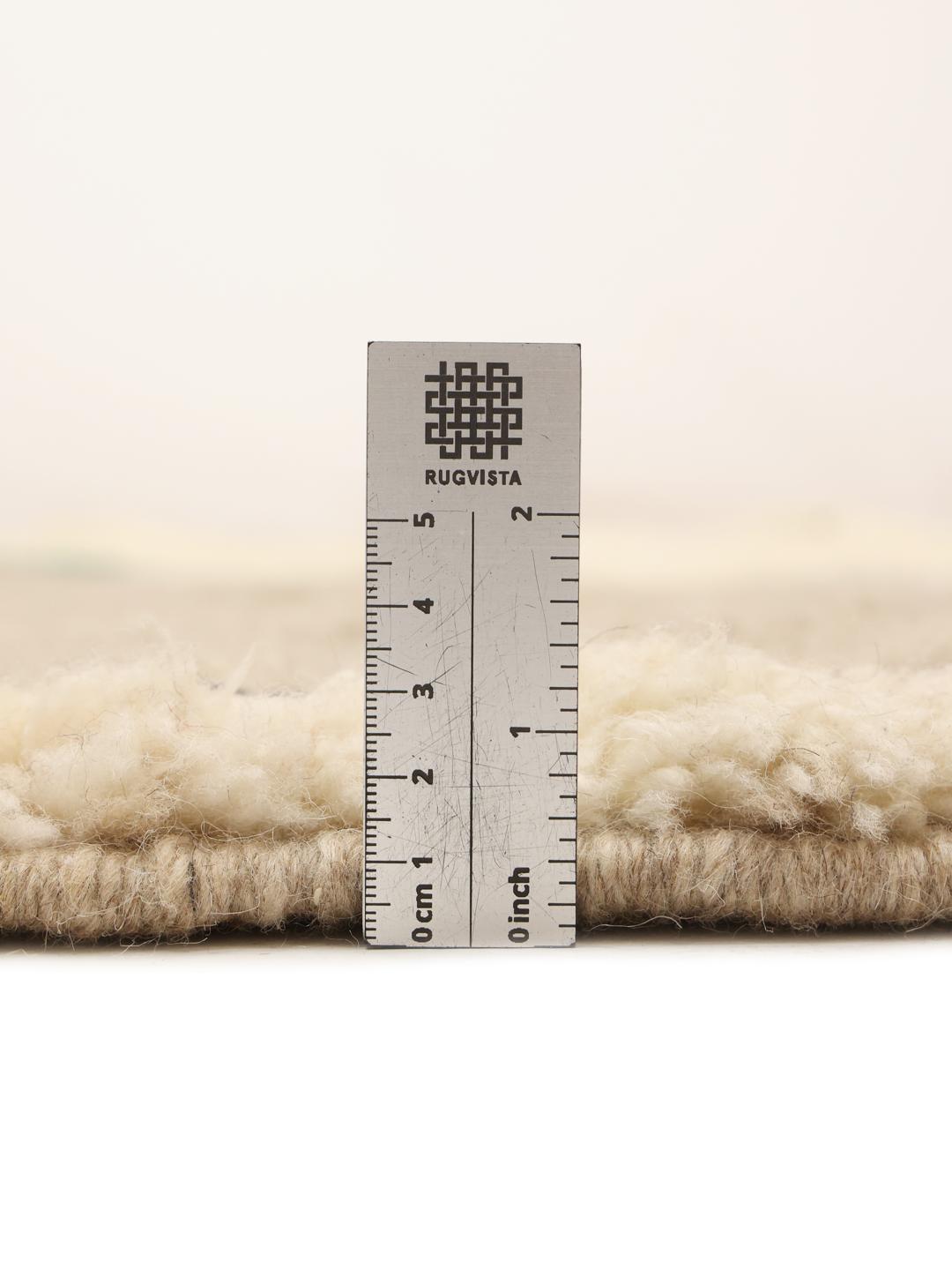 Handgeknoopt Berber Marokkaans tapijt met een abstract ontwerp in beige en groen