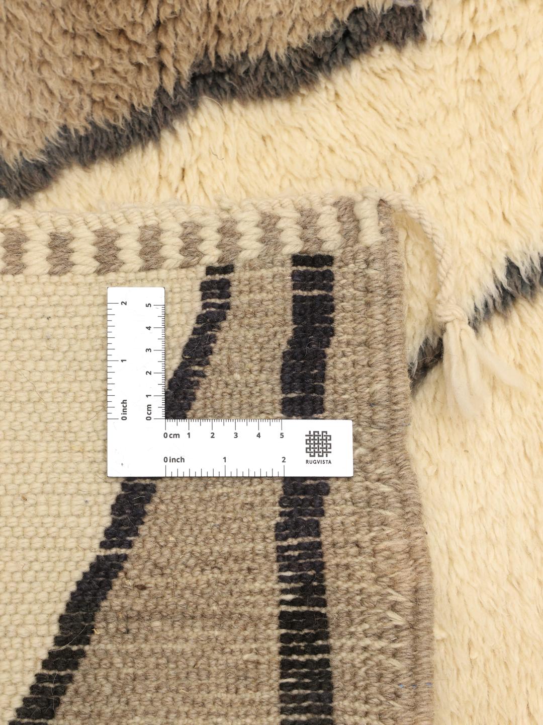 Handgeknoopt Berber Marokkaans tapijt met een abstract ontwerp in beige en groen