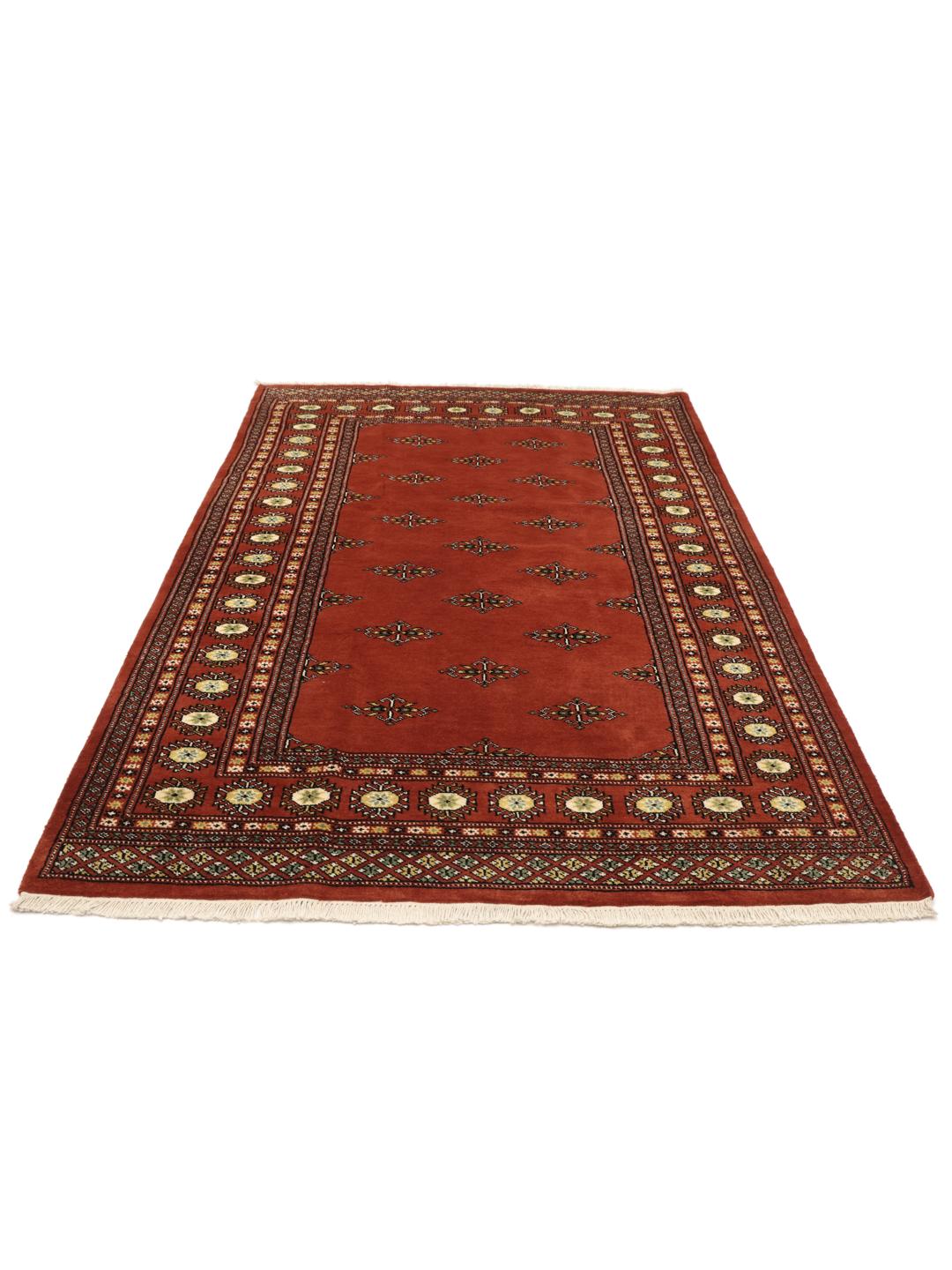 Handgeknoopt Pakistaans Bokhara 2ply tapijt in een dieprode kleur met traditionele motieven.