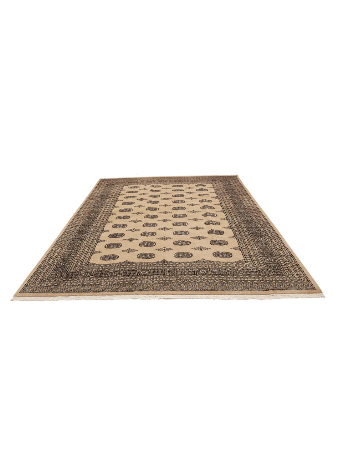 Handgeknoopt Pakistaans Bokhara 2ply tapijt in beige met traditionele geometrische motieven