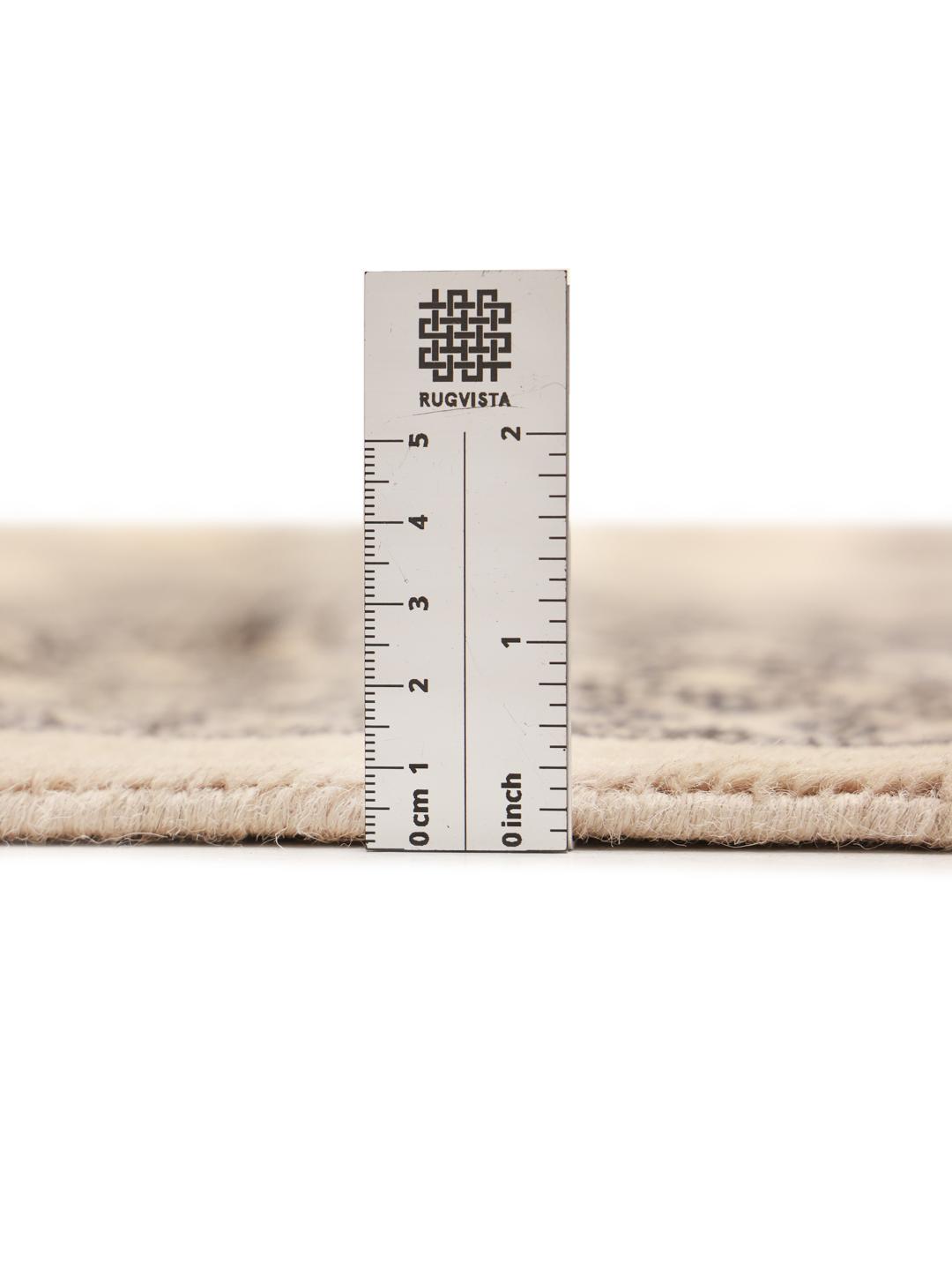 Handgeknoopt Pakistaans Bokhara 2ply tapijt in beige met traditionele geometrische motieven