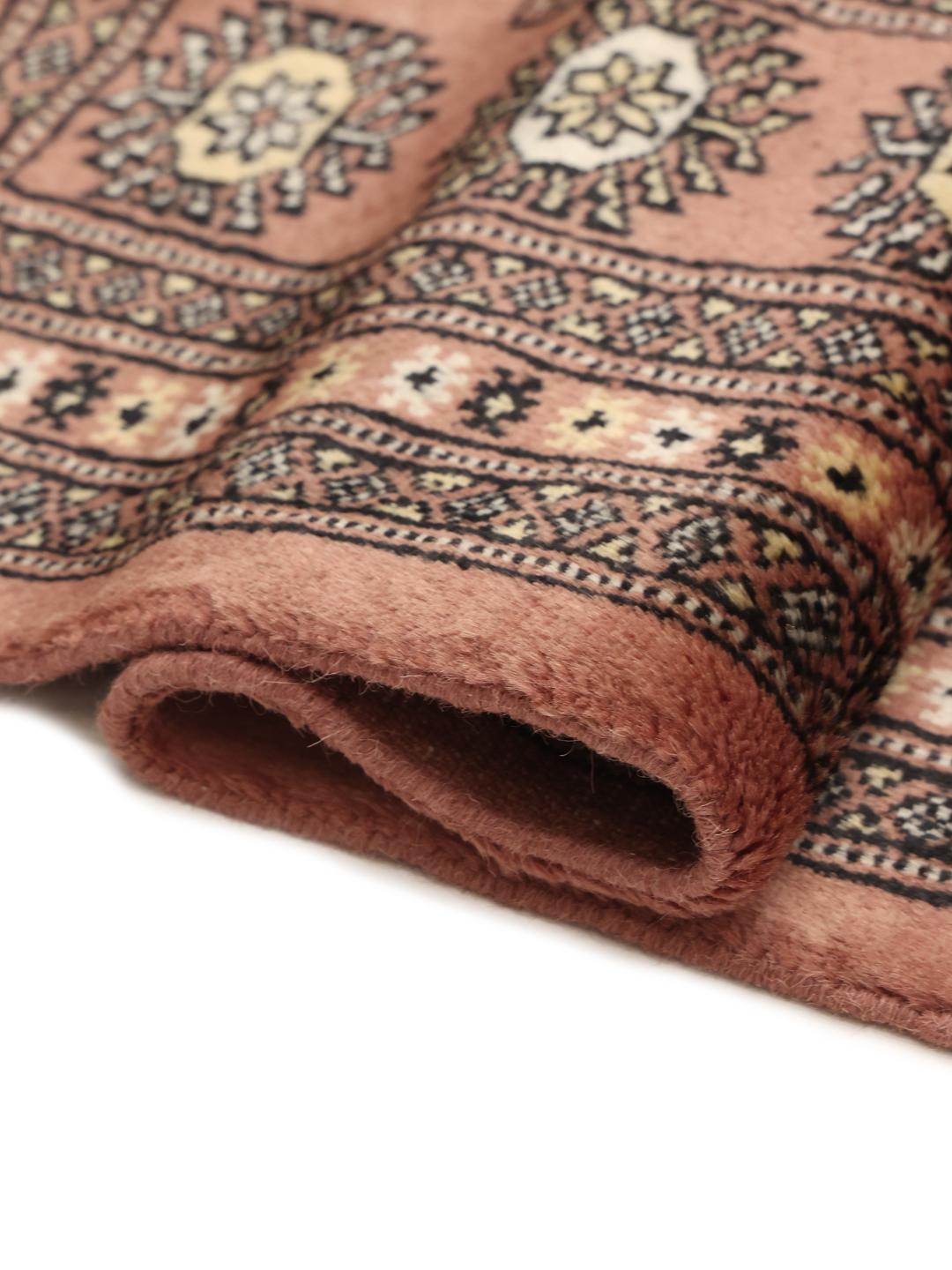 Handgeknoopt rood Bokhara-tapijt uit Pakistan met traditionele motieven