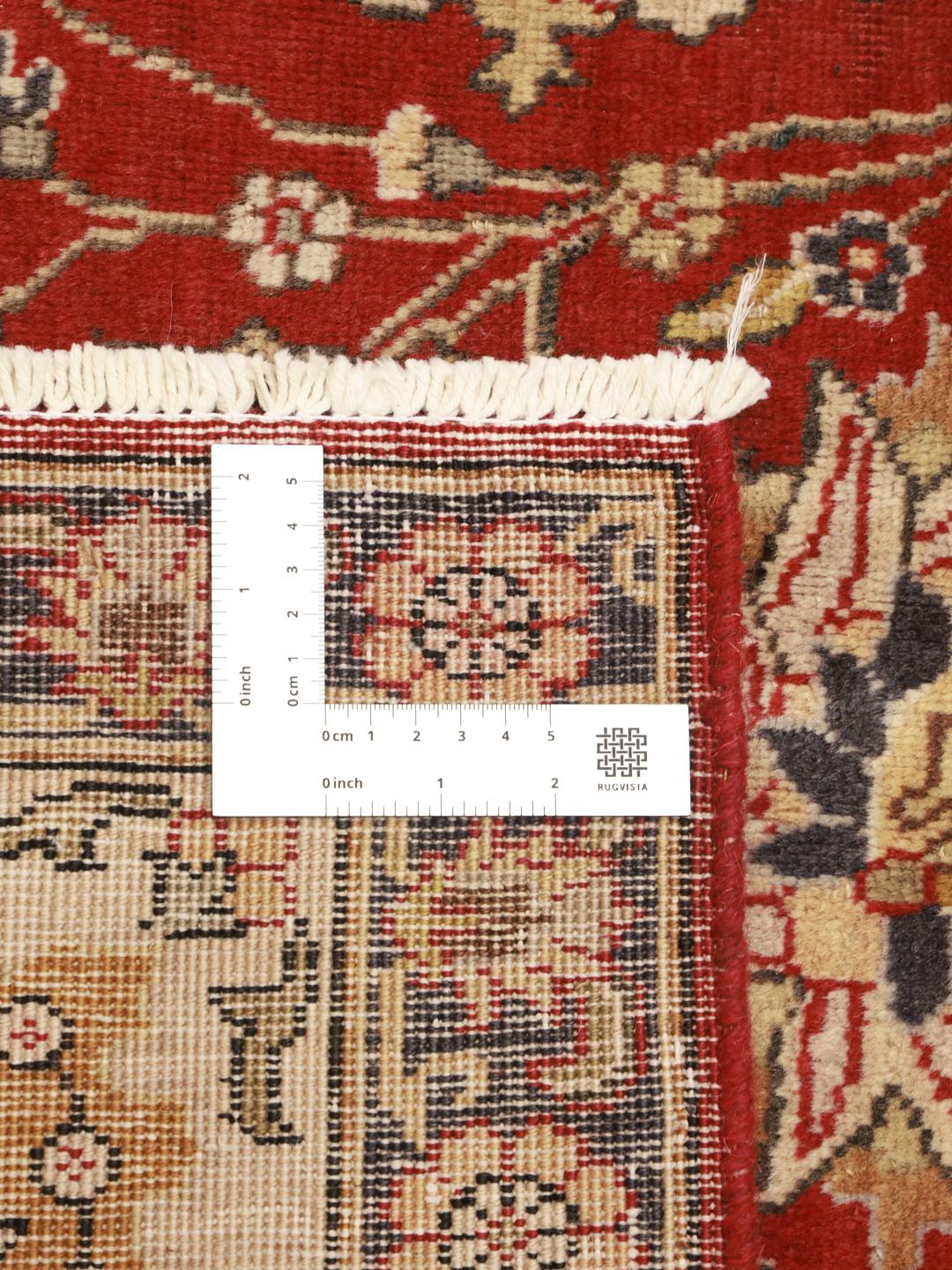 Handgeknoopt Tabriz tapijt met een levendig rood veld en gedetailleerde bloempatronen