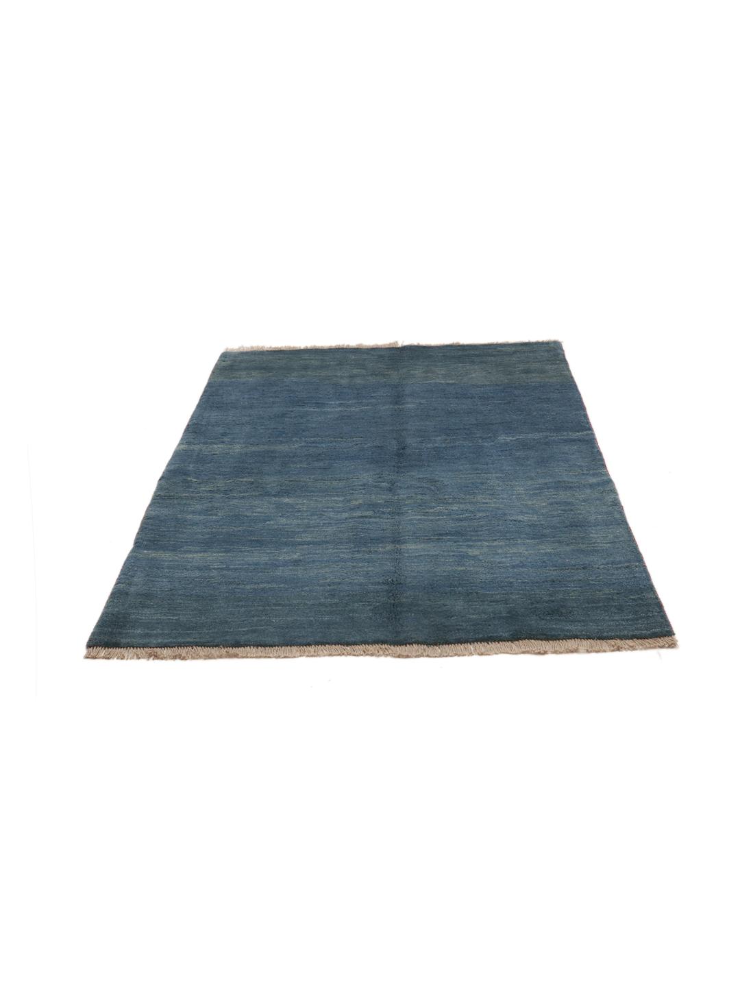 Tapis Gabbeh bleu noué à la main provenant du Moyen-Orient