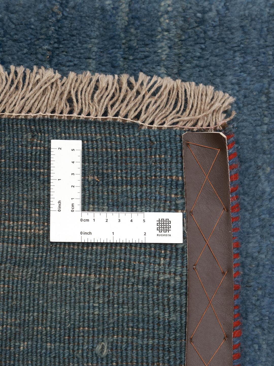 Tapis Gabbeh bleu noué à la main provenant du Moyen-Orient