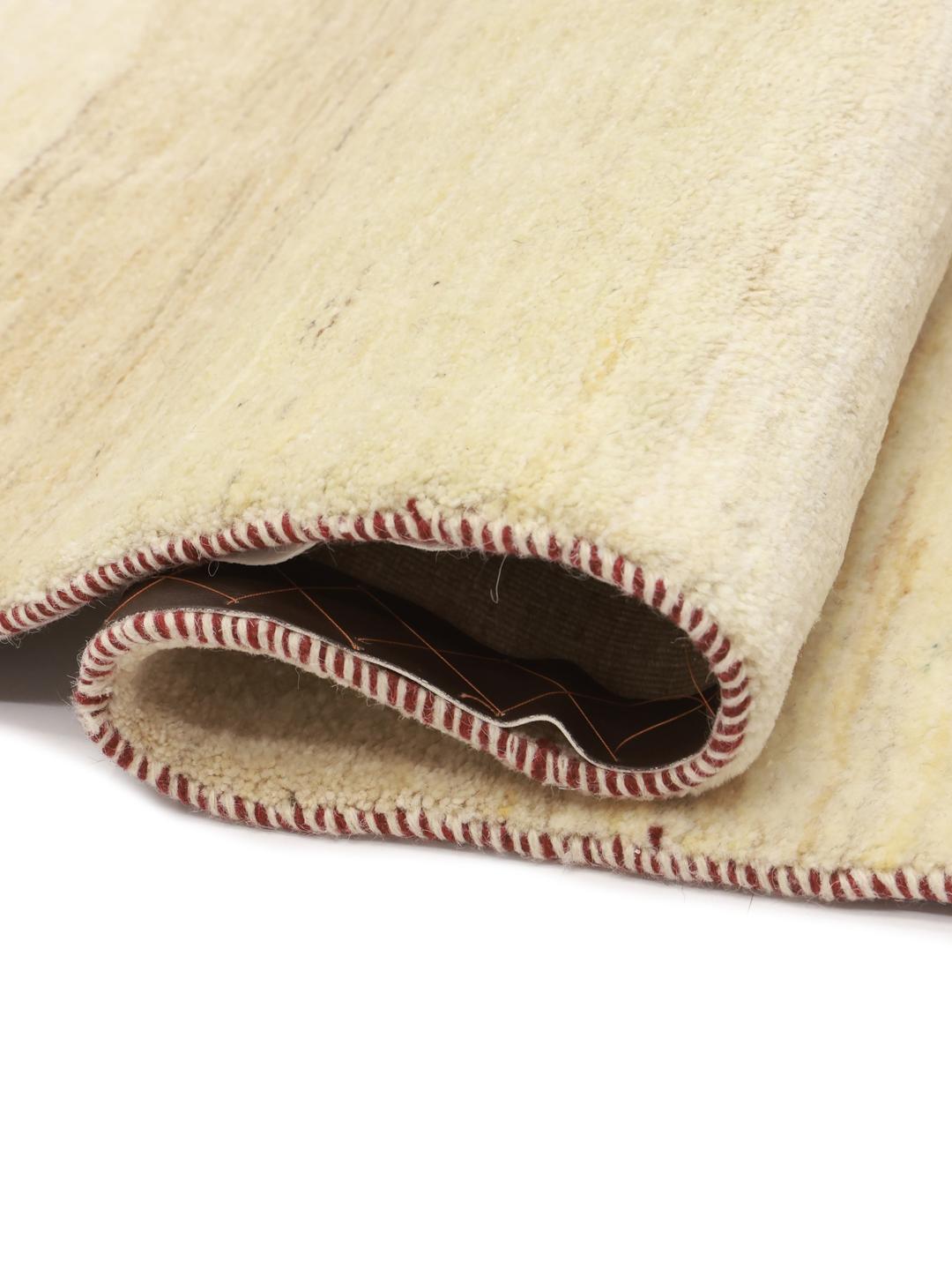 Handgeknoopt Gabbeh tapijt met een centraal boommotief in beige, rode en gele tinten