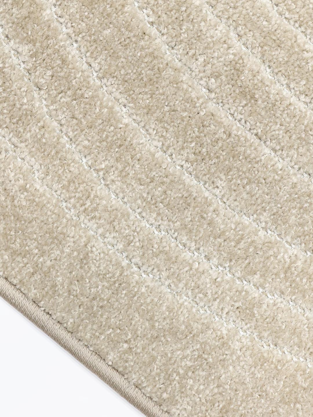 Beige tæppe med organiske linjer