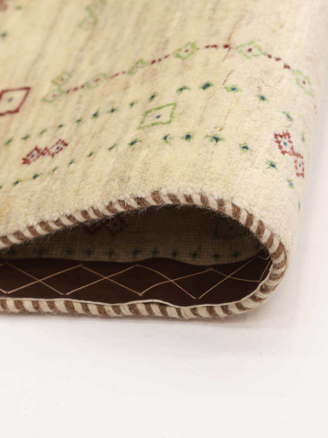 Håndknyttet beige Gabbeh-tæppe fra Mellemøsten med fine dekorative motiver